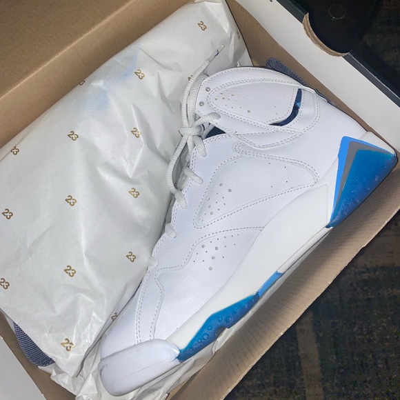 Cleaning out closet / don’t want shoes anymore - Picture 2 of 2